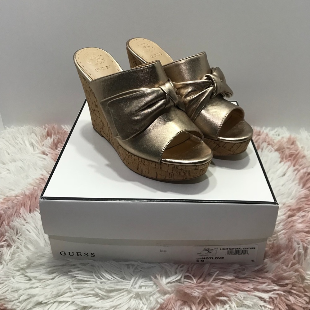 🌸 Gorgeous Guess Hotlove wedges 🌸